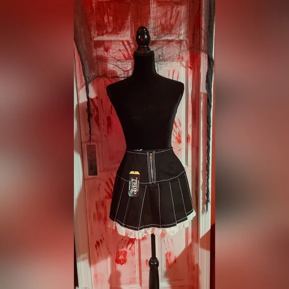 Tripp NYC Lolita Pleate Skirt - Picture 4 of 7